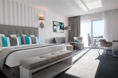 Ddream Hotel, St. Julianʼs (updated prices 2024).